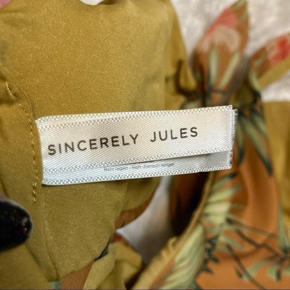 Sincerely Jules Maui Floral Palm Tree Twist Front Bikini Top - Picture 6 of 7